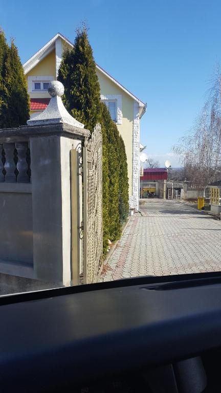 Gallery image of Golden Sun (3-х кім. Апартамент 7 км від Берегова) in Beregi