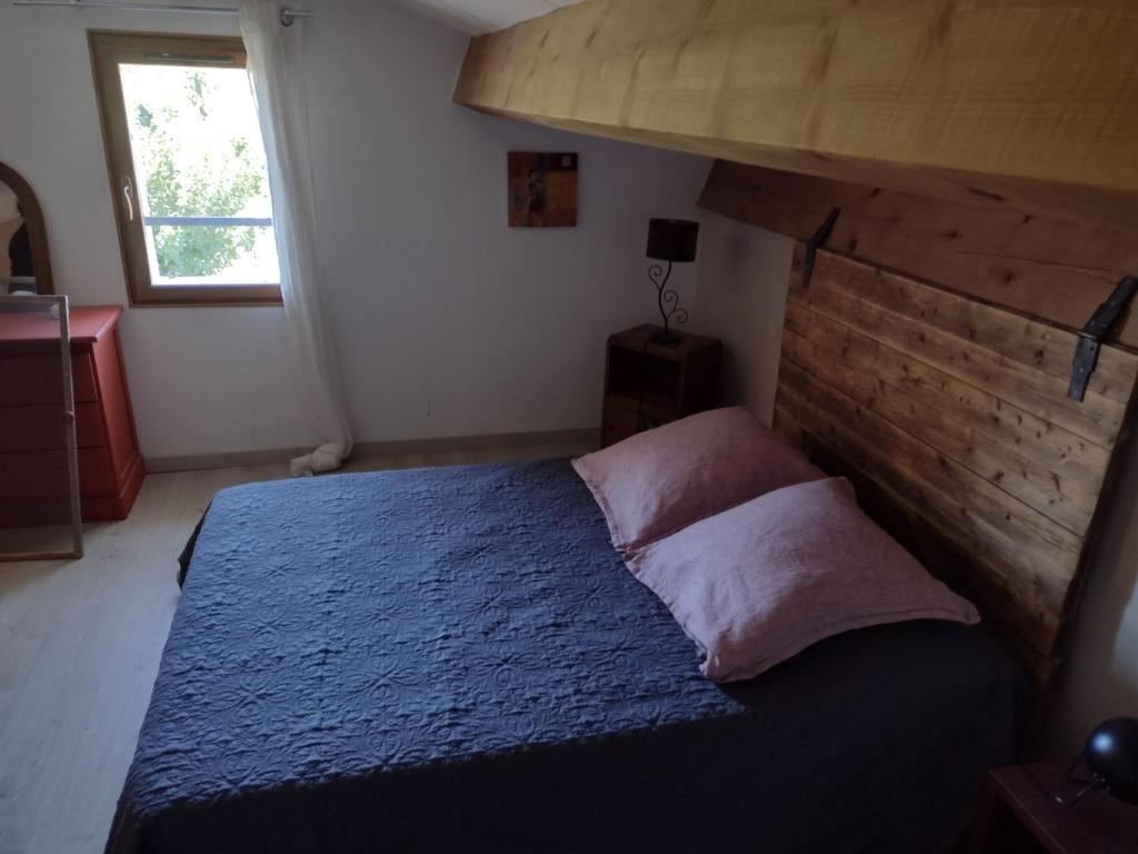 Postel nebo postele na pokoji v ubytování l'Arbre du Magnan