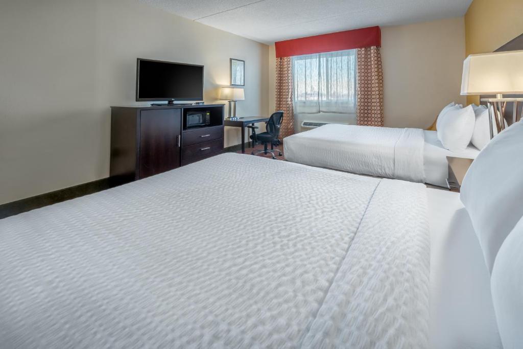 Grand Williston Hotel and Conference Center - 大号床间