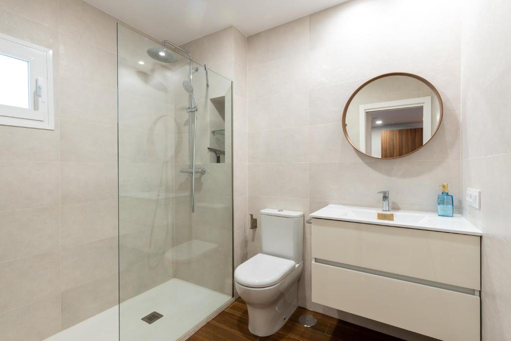 A bathroom at LJ Amplio en Triana con Parking para Nomadas digital