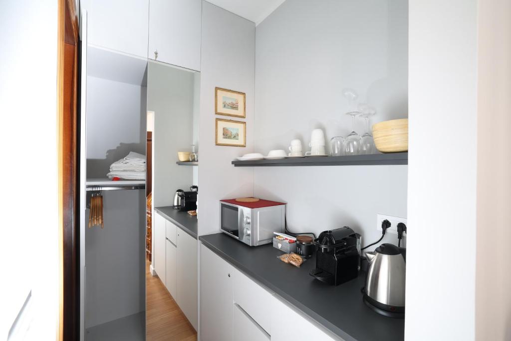 A kitchen or kitchenette at San Marco 379