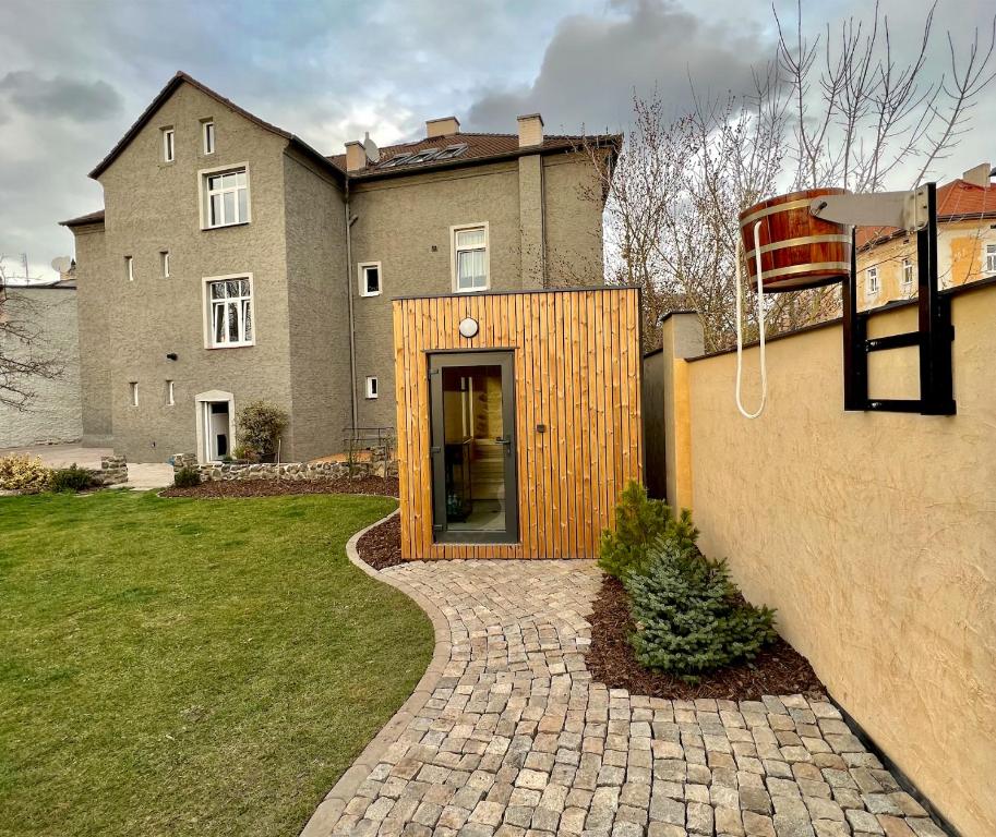 Budova, kde se aparthotel nachází