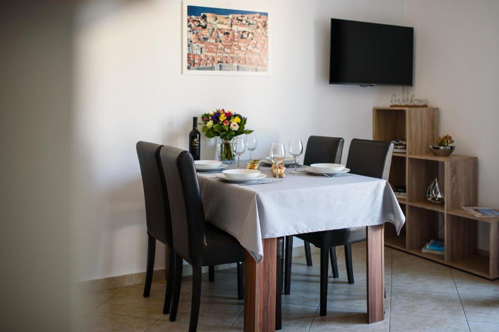 California Apartments - 8