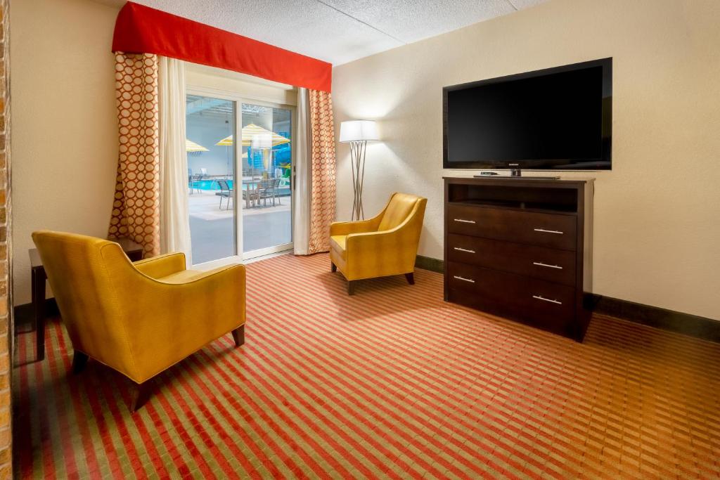 Grand Williston Hotel and Conference Center - 大号床套房