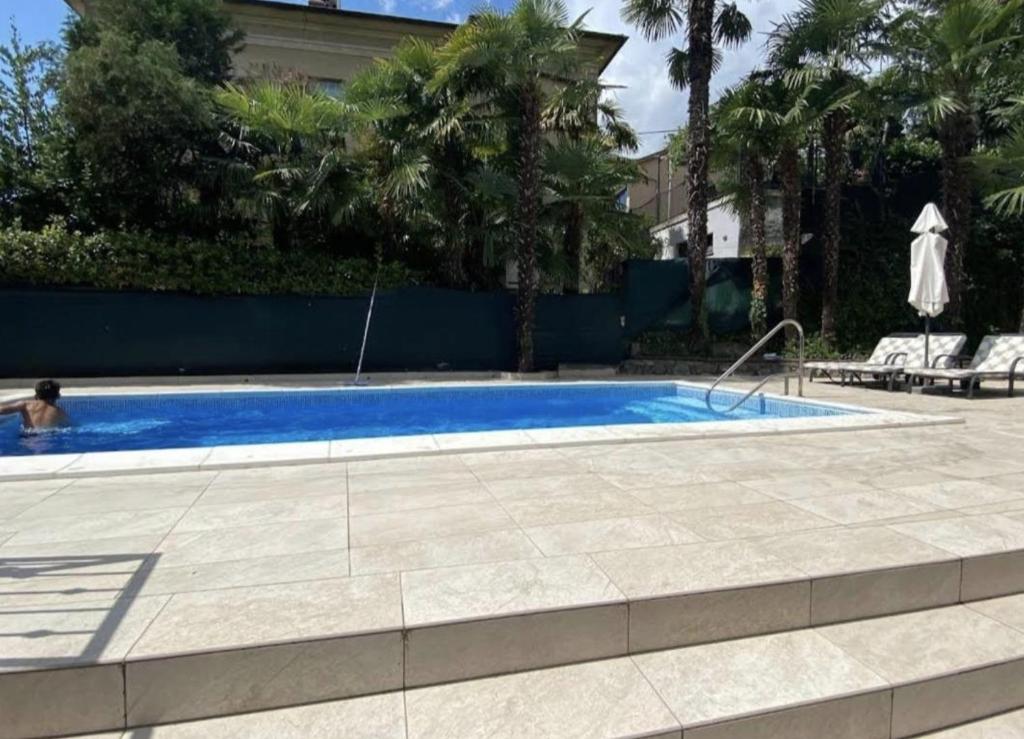 Het zwembad bij of vlak bij Villa Marija