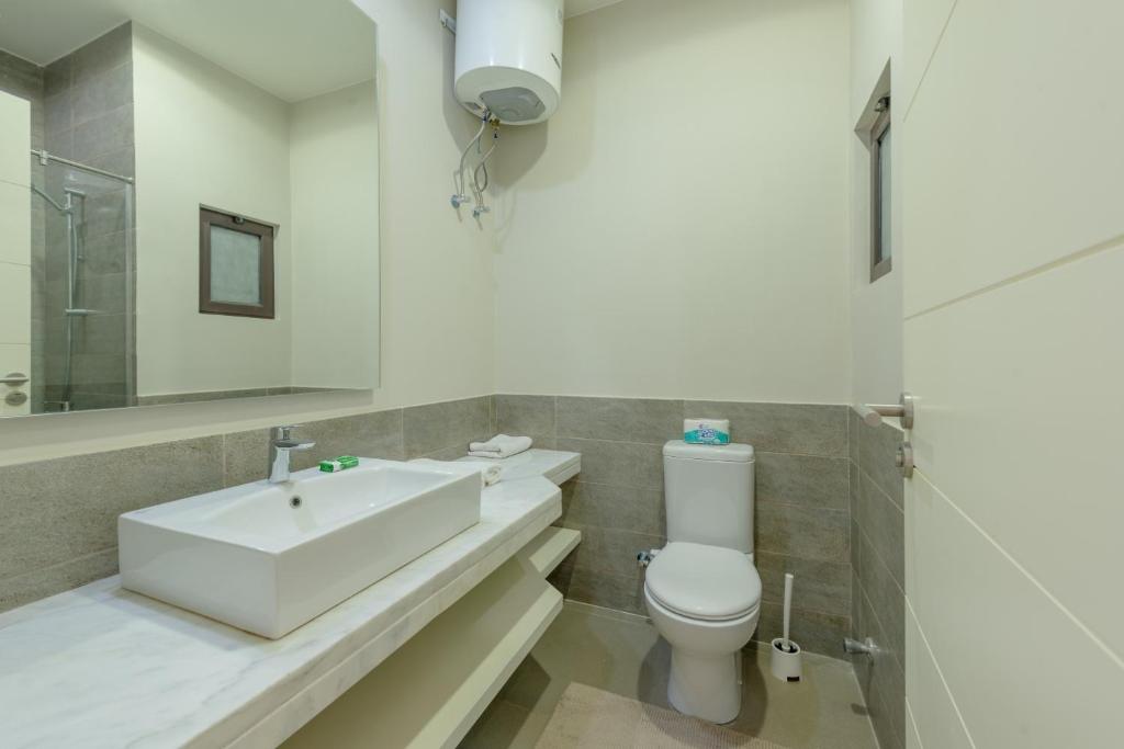 Koupelna v ubytování NEW! Gouna, Cyan Cozy 3BR Townhouse Lagoon & Pool