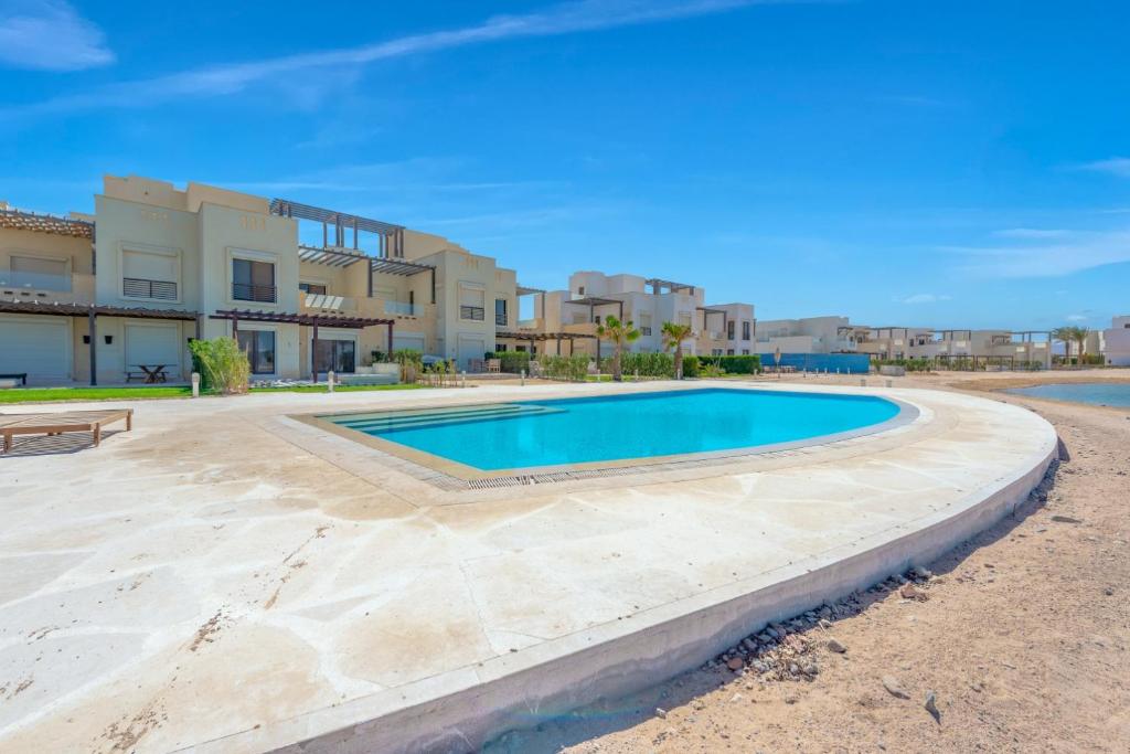Bazén v ubytování NEW! Gouna, Cyan Cozy 3BR Townhouse Lagoon & Pool nebo v jeho okolí