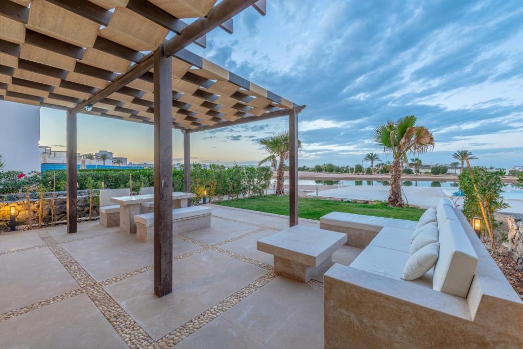 Balkón nebo terasa v ubytování NEW! Gouna, Cyan Cozy 3BR Townhouse Lagoon & Pool