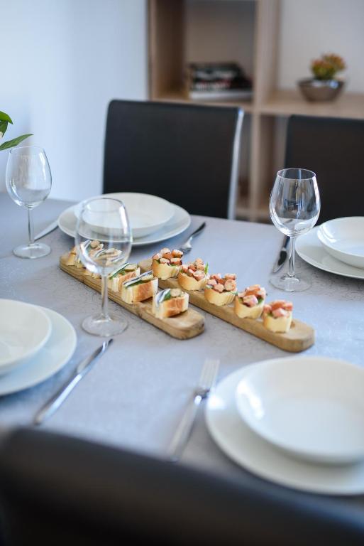 California Apartments - 11