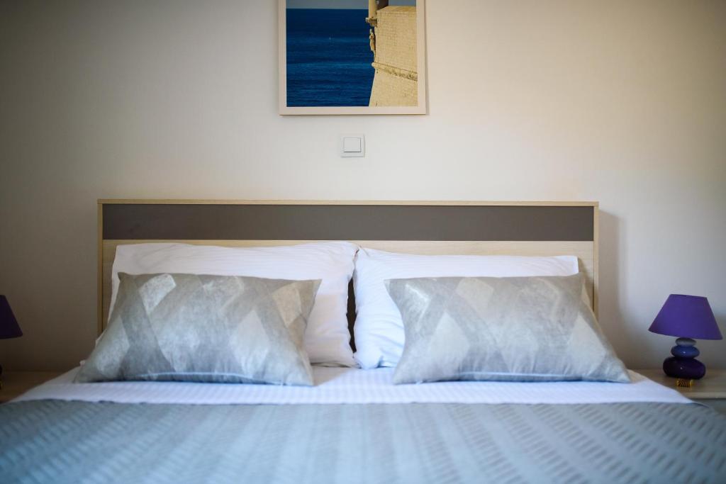 California Apartments - 14