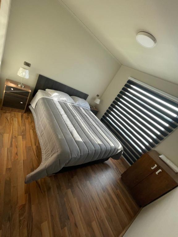 En eller flere senge i et værelse på Hostal LG Laraquete