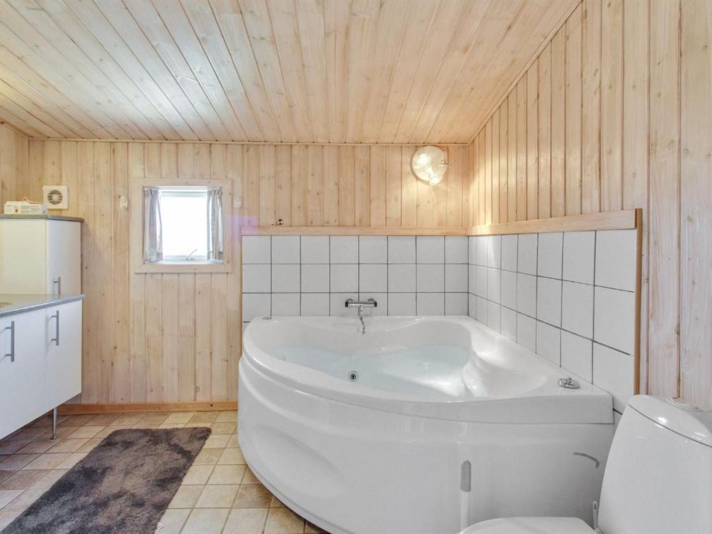 Koupelna v ubytování Holiday Home Benjamina - 530m to the inlet by Interhome