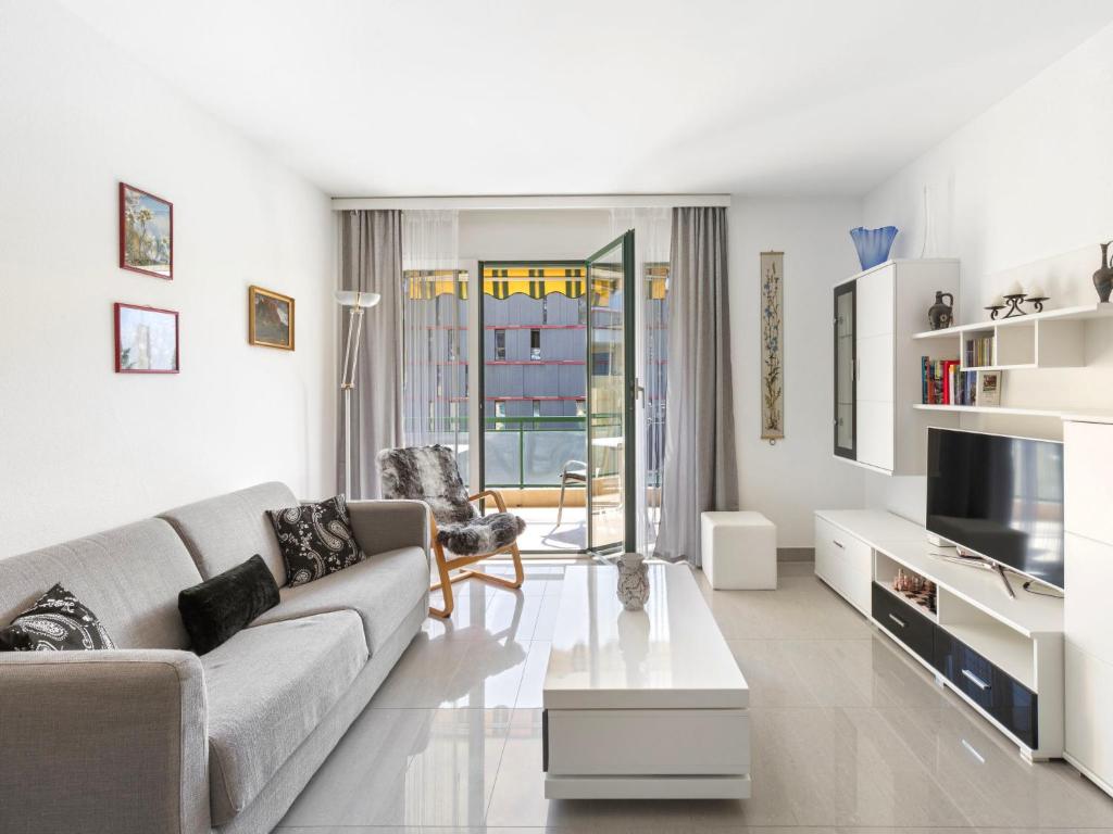 Μια τηλεόραση ή/και κέντρο ψυχαγωγίας στο Apartment Robinia-City by Interhome