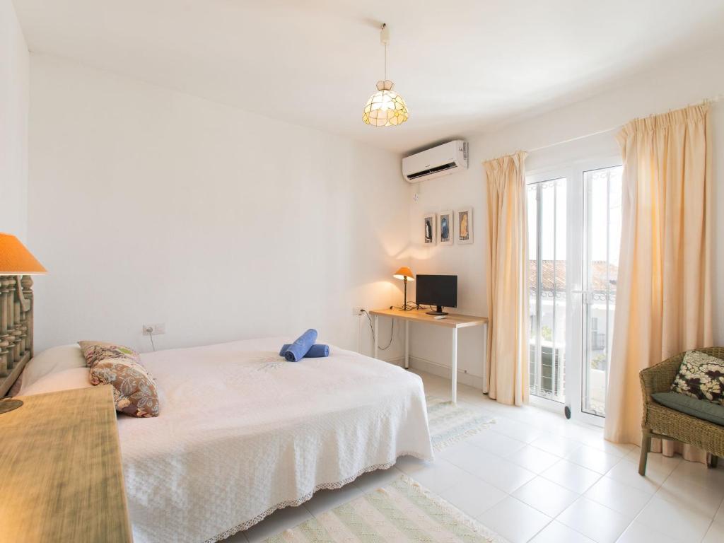 A bed or beds in a room at Holiday Home Jardines de Nerja by Interhome