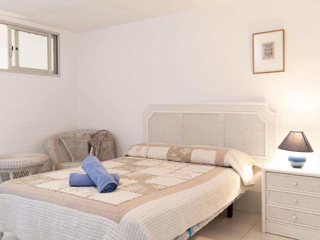 A bed or beds in a room at Holiday Home Jardines de Nerja by Interhome