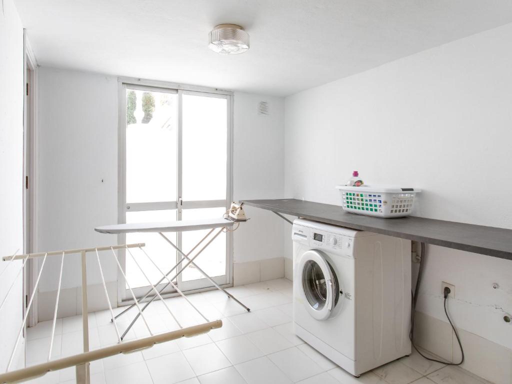 A kitchen or kitchenette at Holiday Home Jardines de Nerja by Interhome