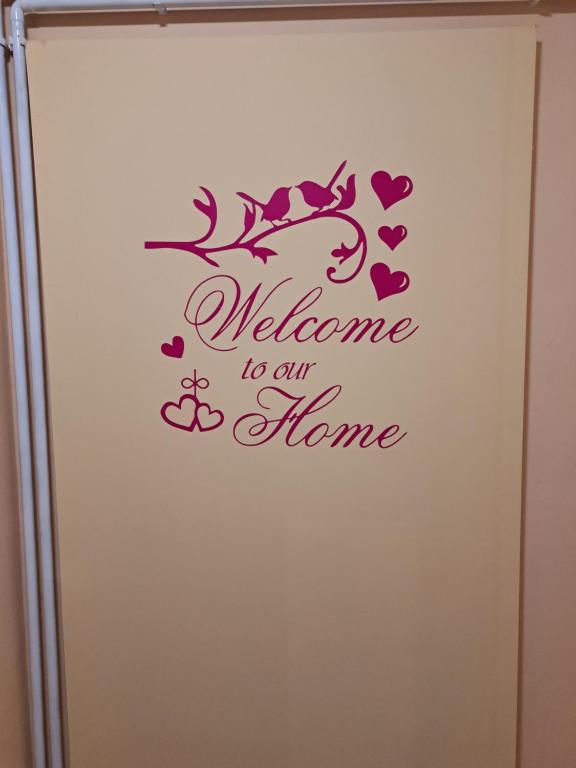 a welcome to our home wall sticker in a bathroom at Apartman Žile in Bačka Palanka