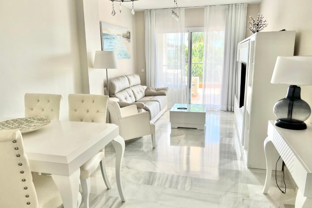 Posedenie v ubytovaní MI CAPRICHO BEACHFRONT- 9F Apartment with sea views - Costa del Sol