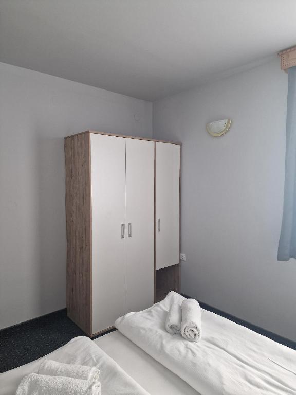 Postel nebo postele na pokoji v ubytování Apartments and Rooms Ski