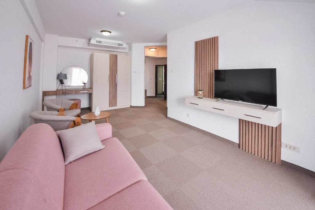 TV a/nebo společenská místnost v ubytování Magnolia Place