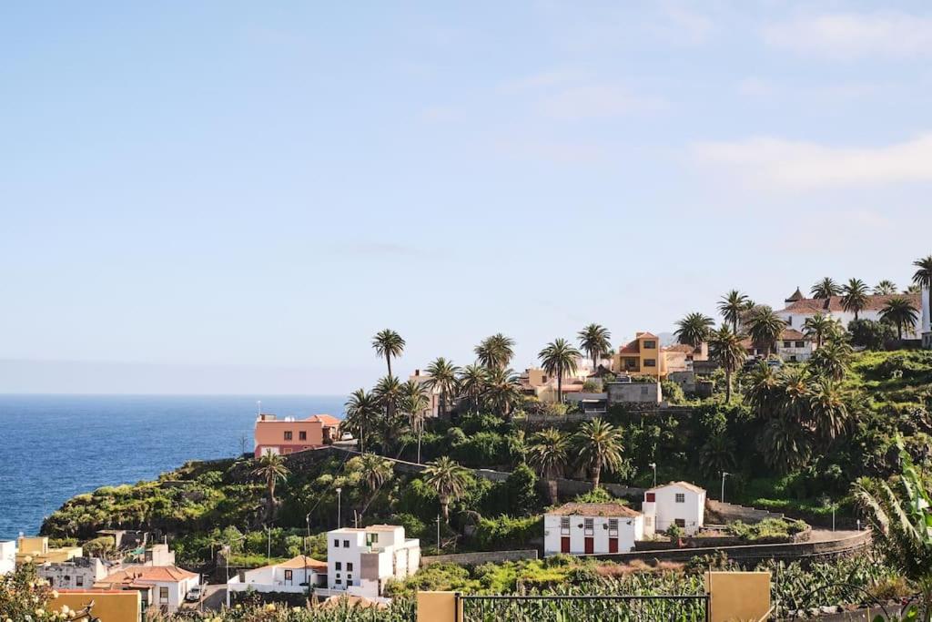 een dorp op een heuvel naast de oceaan bij El Convento II, tranquilidad y vistas únicas in San Andres y Sauces
