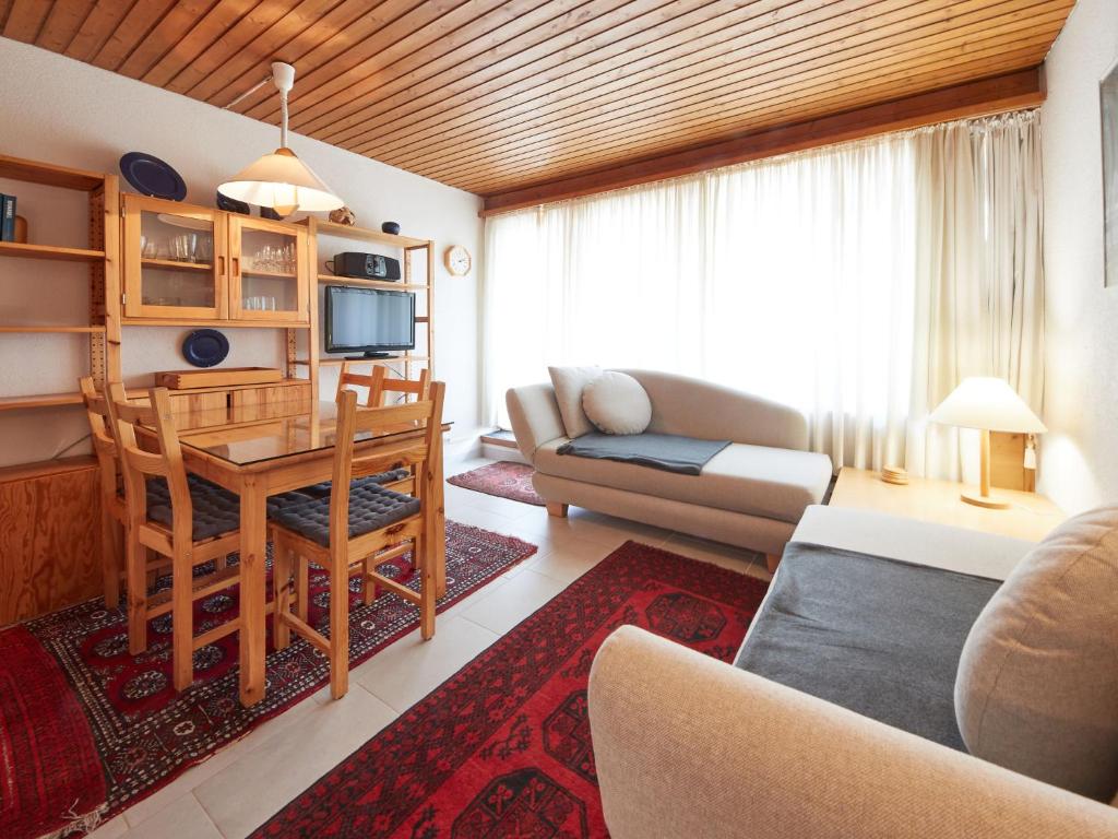 Posezení v ubytování Apartment Dixence 310 by Interhome