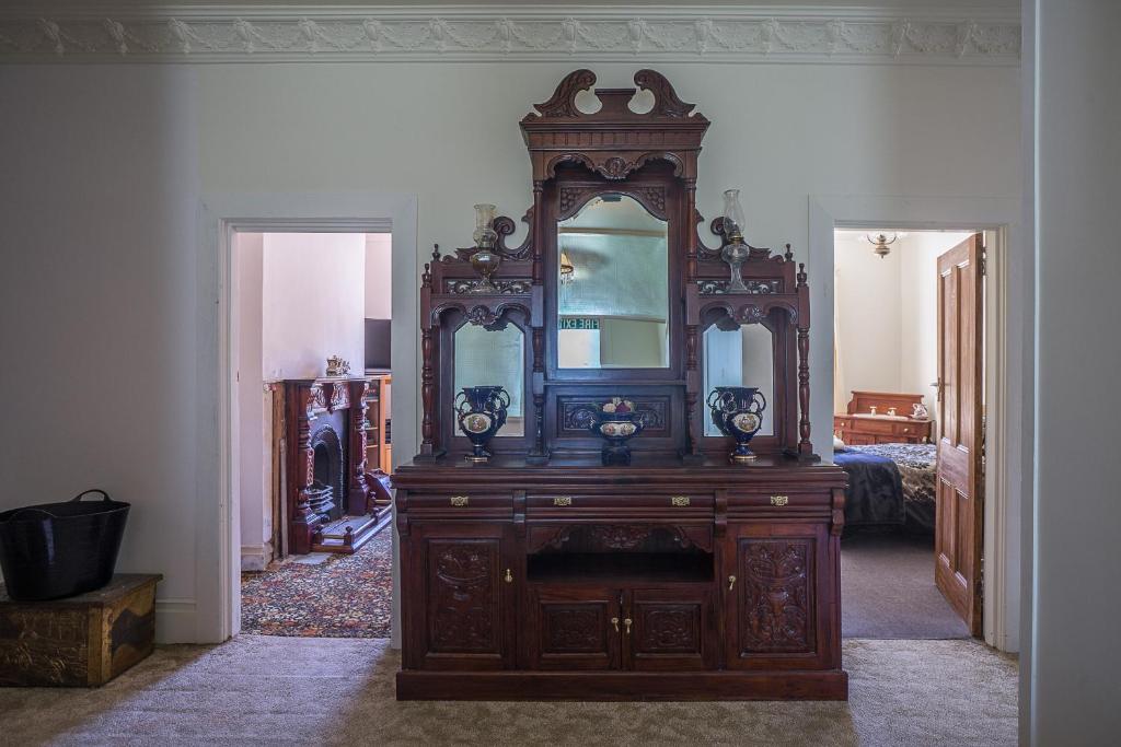 Postel nebo postele na pokoji v ubytování Otira Stagecoach Hotel