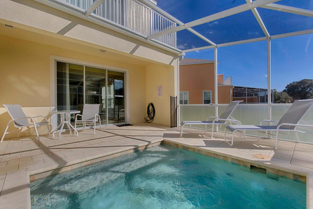 RETREAT 3 Bed 3 Bath Townhome with Pool, Private Balcony, Clubhouse