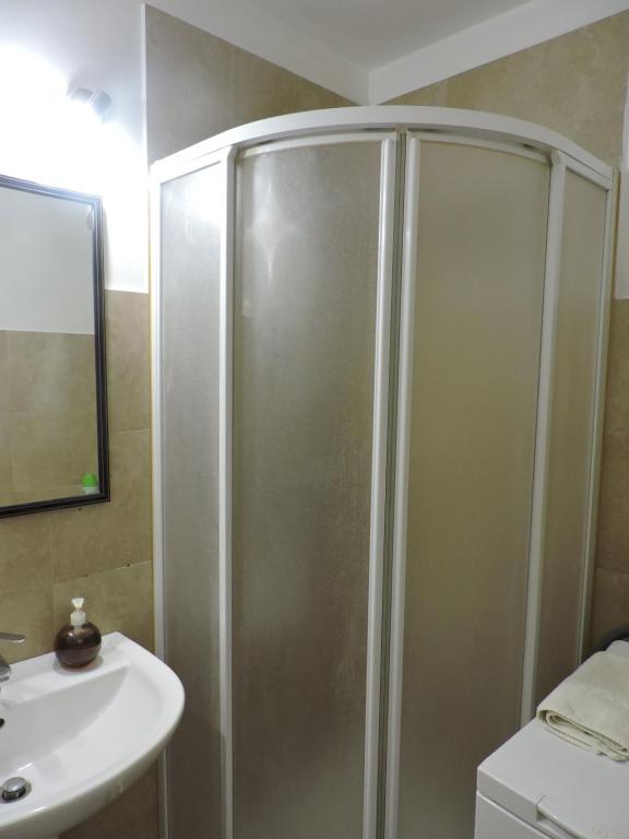 Bagno di Monolocale Via Cerquiglia, 136