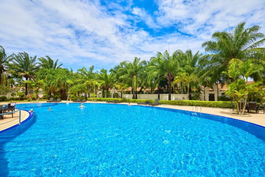 Bazén v ubytování View Talay Villas - Luxury, 2 Bedroom - private pool villa, 500m from Jomtien beach - VTV 45 nebo v jeho okolí