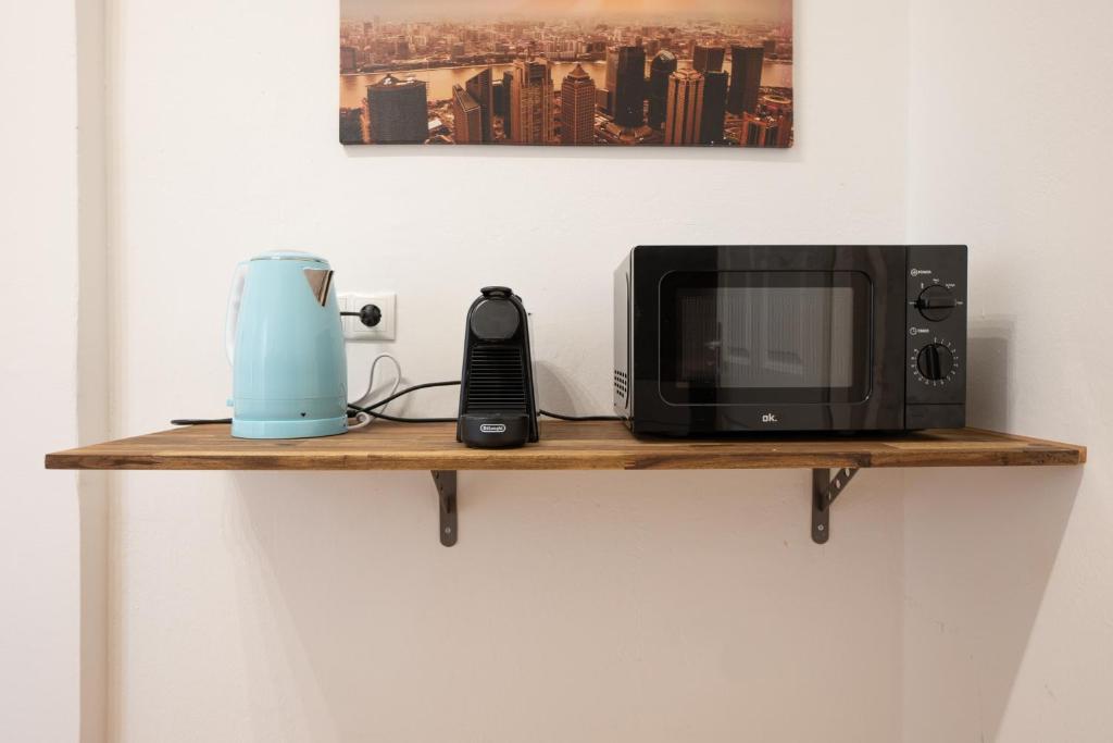 Coffee and tea making facilities at Modern hotel-styled apartment in the second district of Vienna.