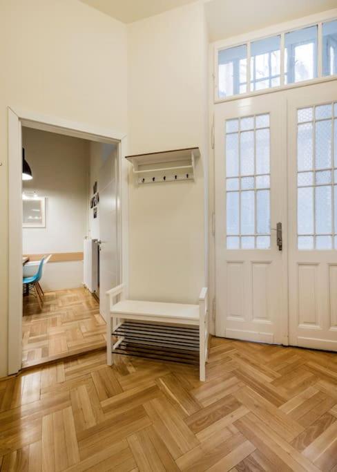 A bed or beds in a room at Klarahome Apartment