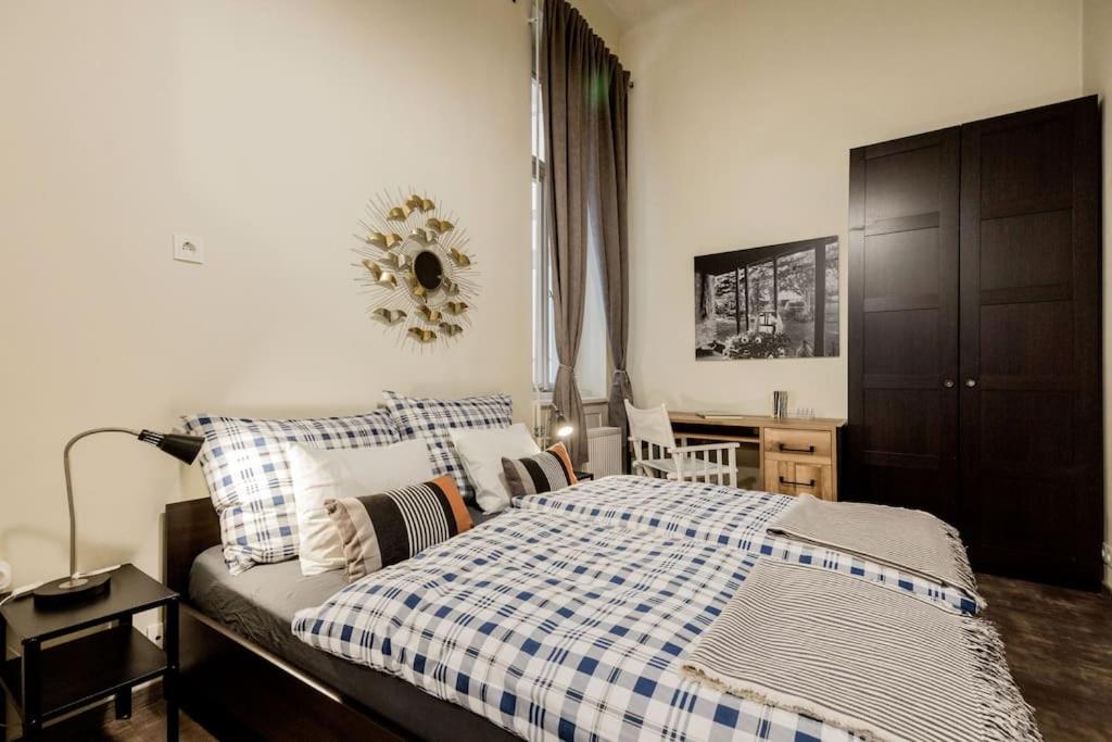 A bed or beds in a room at Klarahome Apartment