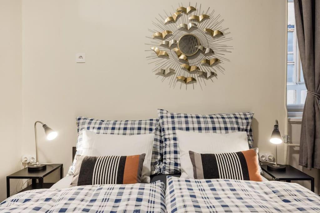 A bed or beds in a room at Klarahome Apartment