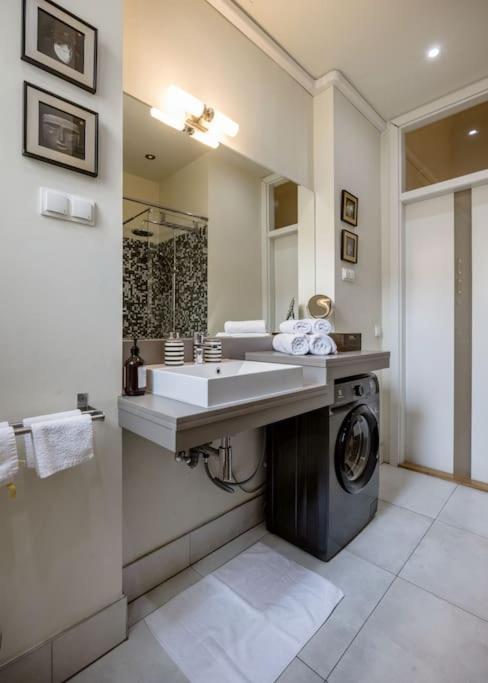 A bathroom at Klarahome Apartment
