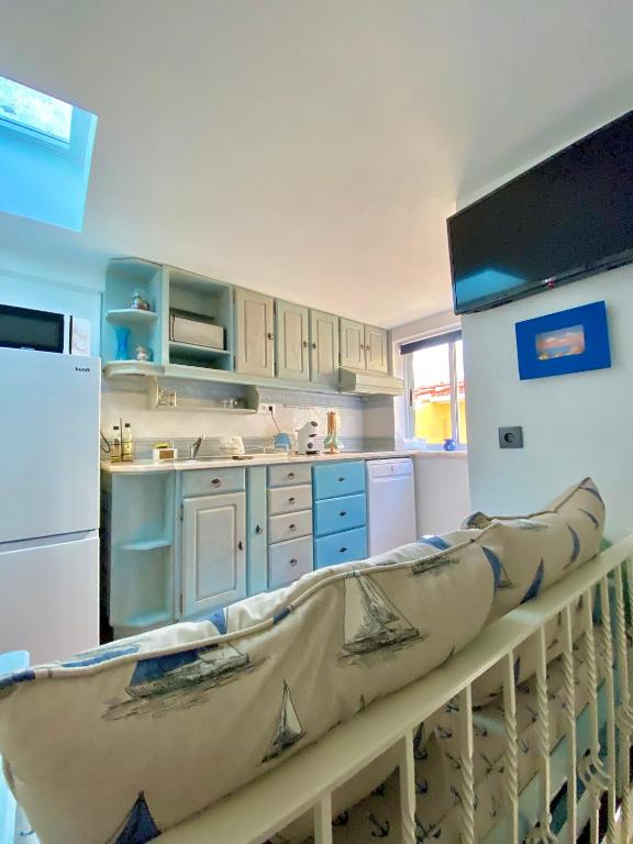 a kitchen with a couch in the middle of it at A Berlenga 3 in Nazaré