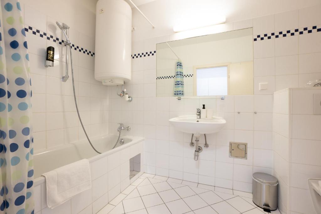 Central living - Stephansdom Apartments photo
