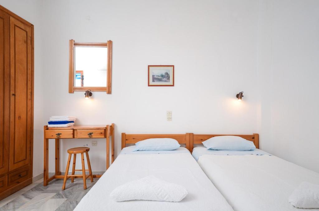 Postel nebo postele na pokoji v ubytování Golden Beach Glyfada Studios
