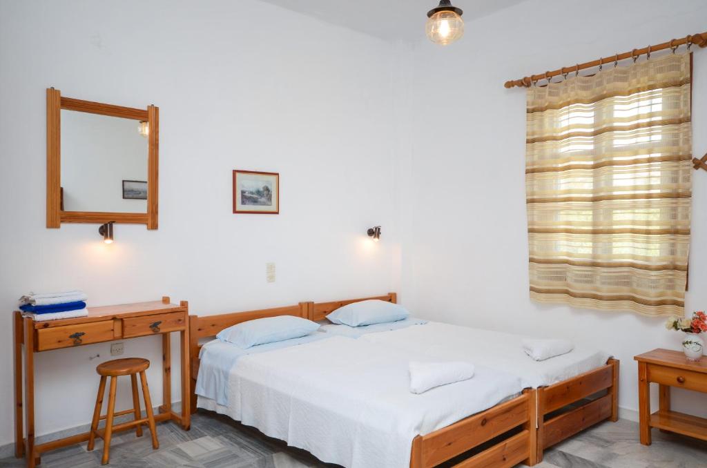 Postel nebo postele na pokoji v ubytování Golden Beach Glyfada Studios