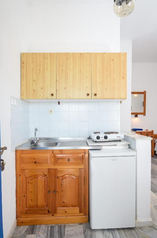 Kuchyň nebo kuchyňský kout v ubytování Golden Beach Glyfada Studios