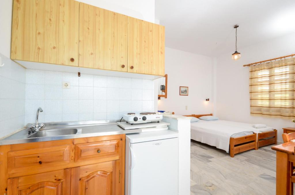 Kuchyň nebo kuchyňský kout v ubytování Golden Beach Glyfada Studios