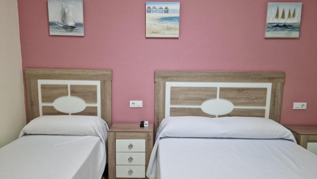 Postel nebo postele na pokoji v ubytování HOTEL NUEVO ESPARTINAS