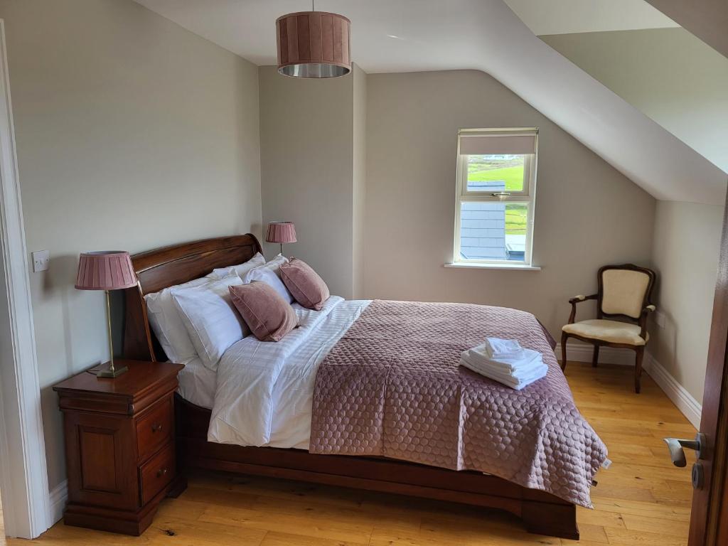 Letto o letti in una camera di Dunquin House Bed and Breakfast