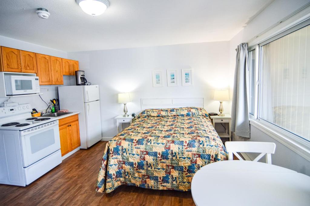 Kuchyň nebo kuchyňský kout v ubytování Shoreline Resort Condominiums