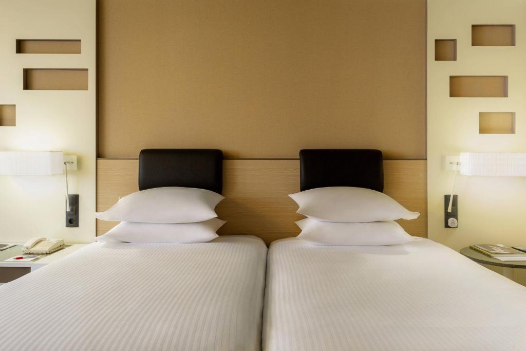 A bed or beds in a room at Madrid Marriott Auditorium Hotel & Conference Center