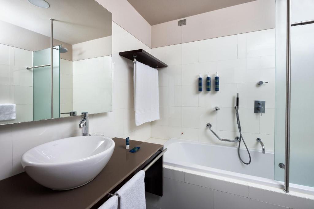 Łazienka w obiekcie Four Points Sheraton Bolzano Bozen