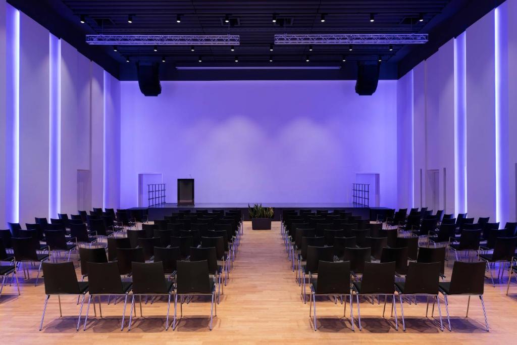 Zaplecze biznesowe lub konferencyjne w obiekcie Four Points Sheraton Bolzano Bozen