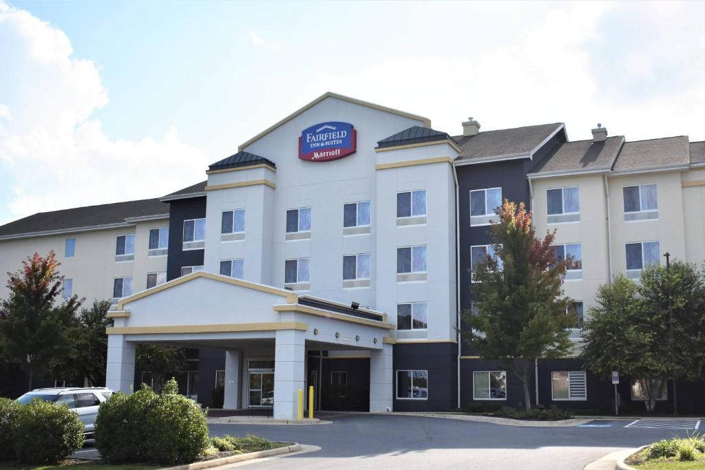 a rendering of the front of a hotel at Fairfield Inn and Suites by Marriott Strasburg Shenandoah Valley in Strasburg