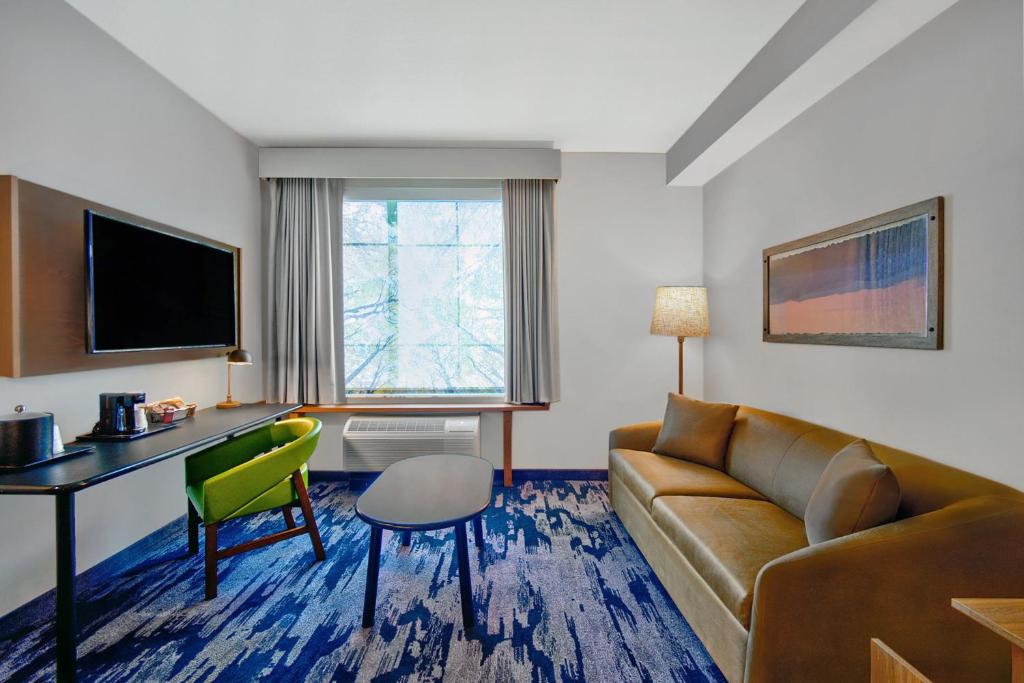 Fairfield by Marriott Inn & Suites Orlando at FLAMINGO CROSSINGS® Town Center photo