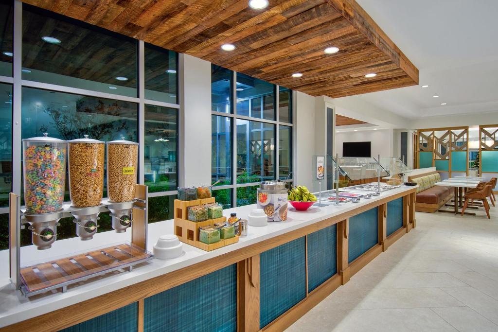 Fairfield by Marriott Inn & Suites Orlando at FLAMINGO CROSSINGS® Town Center photo